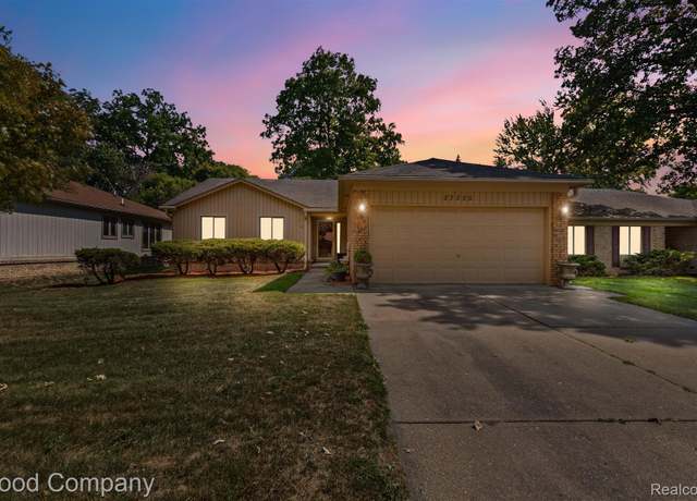 Property at 27226 Warner Ave, Warren, MI 48092, 3 beds, 2.5 baths