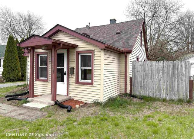 Property at 204 Oxford St, Bay City, MI 48708, 3 beds, 1 bath