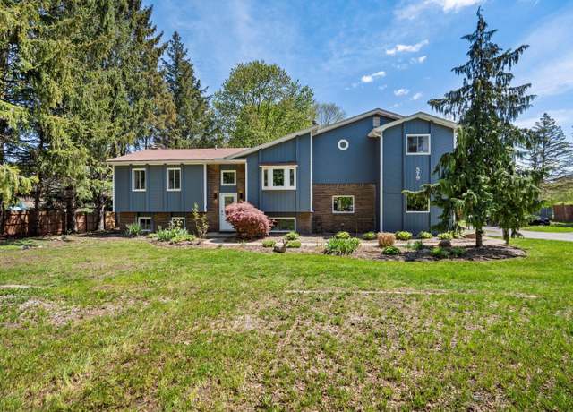 Property at 579 S Hospital Rd, Waterford, MI 48327, 4 beds, 2.5 baths