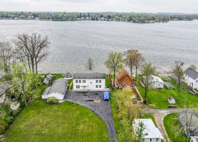 Property at 7540 Grace St, Coloma, MI 49038, 5 beds, 3.5 baths