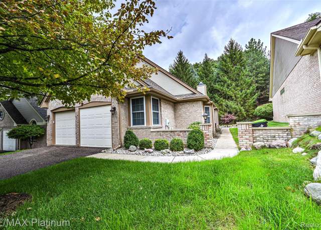 Property at 807 Whisperwood Dr #70, Fenton, MI 48430, 3 beds, 2 baths
