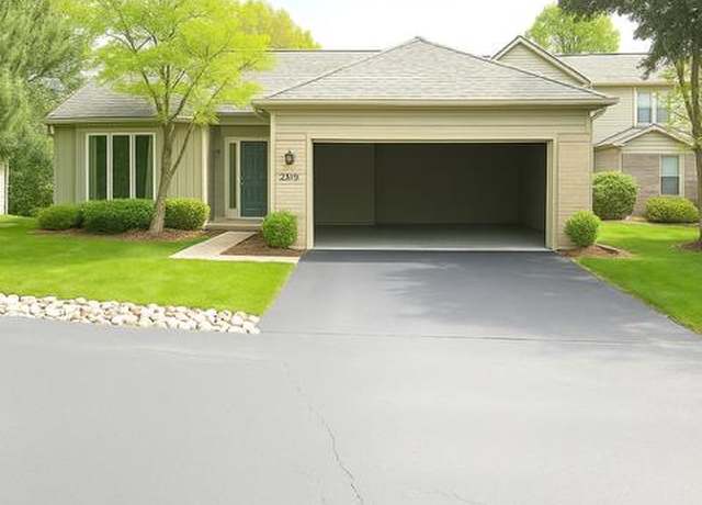 Property at 33779 Vista Dr, Farmington Hills, MI 48331, 2 beds, 2.5 baths