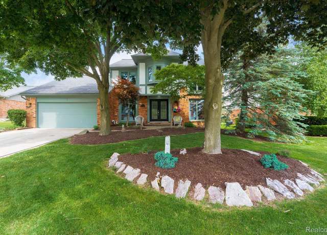 Property at 1819 Quincy Dr, Rochester Hills, MI 48306, 4 beds, 2.5 baths