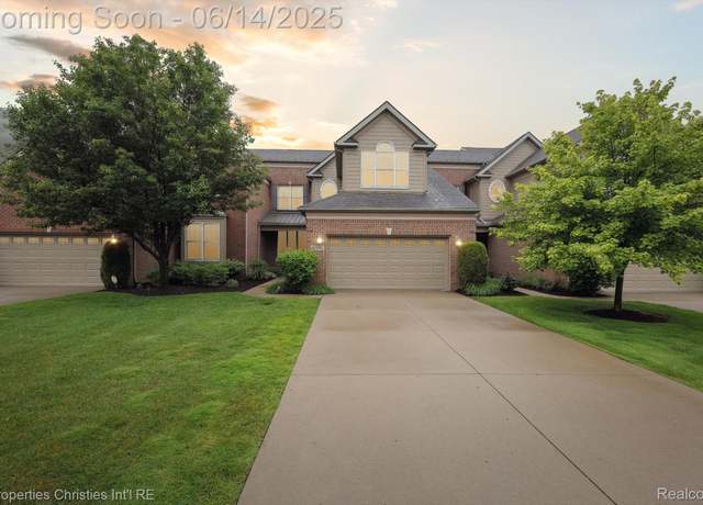 Property at 45011 Broadmoor Cir S, Northville, MI 48168, 3 beds, 2.5 baths
