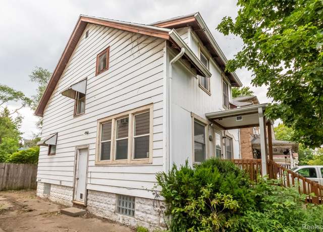 Property at 218 Clifford St, Lansing, MI 48912, 3 beds, 1.5 baths