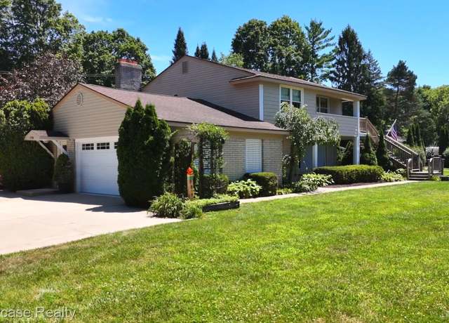 Property at 1706 Milford Heights Hts, Milford Charter Township, MI 48381, 4 beds, 5 baths
