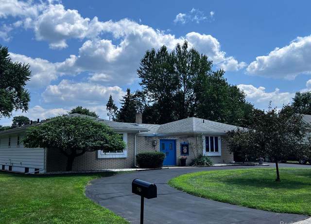 Property at 2050 Bogie Dr, Wixom, MI 48393, 3 beds, 2.5 baths