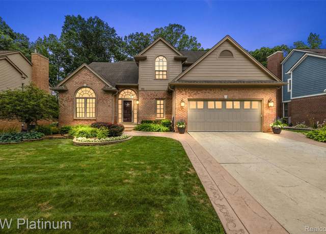 Property at 691 Lake Ridge Rd, Rochester Hills, MI 48307, 6 beds, 4.5 baths