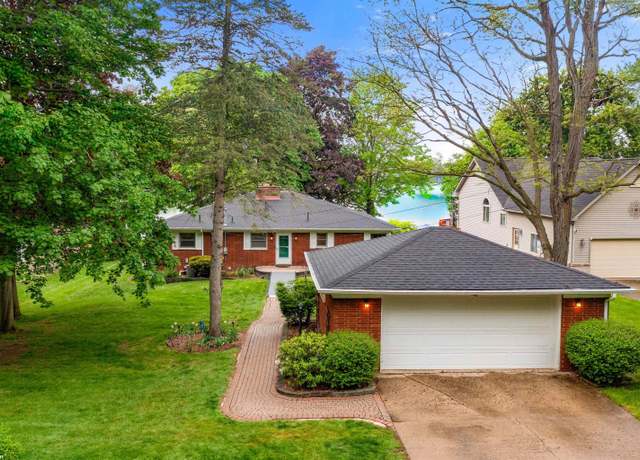 Property at 11228 Windhurst Dr, White Lake, MI 48386, 3 beds, 2 baths