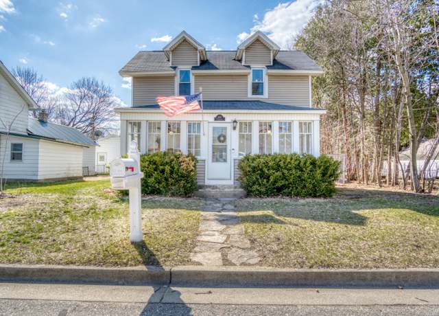Property at 805 Farnsworth St, Big Rapids, MI 49307, 3 beds, 2 baths