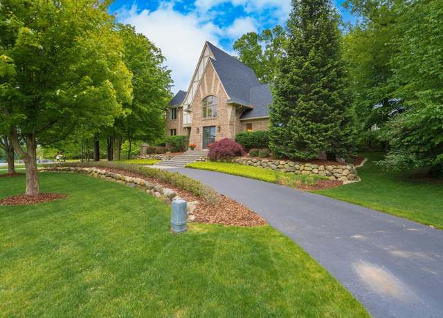 Property at 6000 Pinemont Dr, Brighton, MI 48116, 4 beds, 4.5 baths