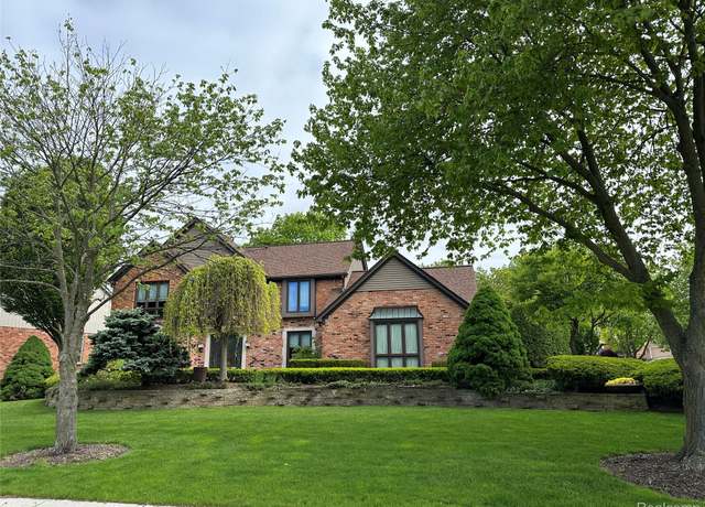 Property at 1785 Jason Cir, Rochester Hills, MI 48306, 4 beds, 2.5 baths