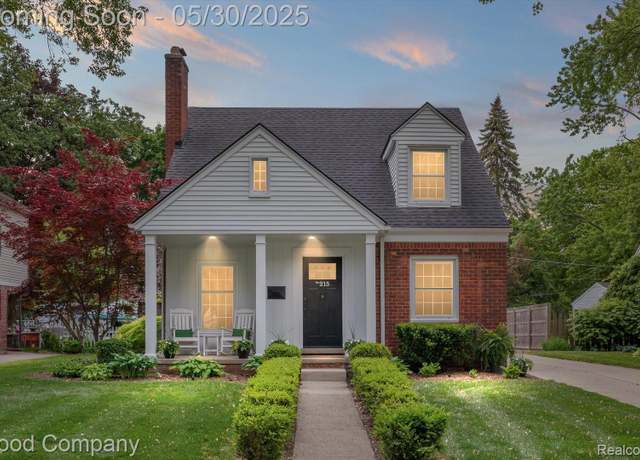 Property at 215 Aqua Ct, Royal Oak, MI 48073, 3 beds, 2 baths