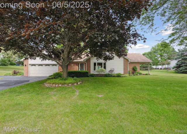 Property at 3484 Taggett Lake Dr, Highland, MI 48357, 3 beds, 2.5 baths