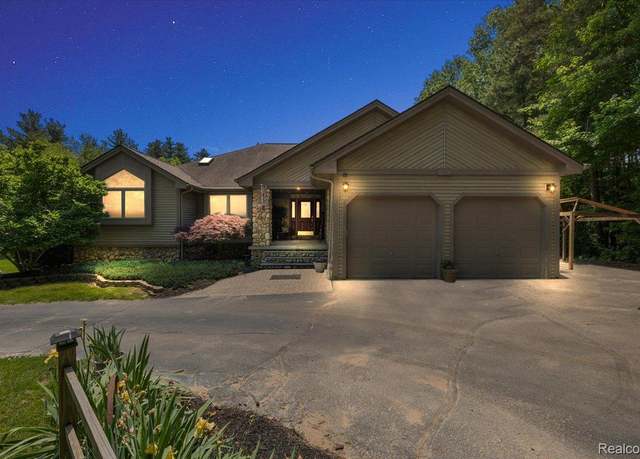 Property at 321 Wolfe Rd, Ortonville, MI 48462, 6 beds, 3 baths