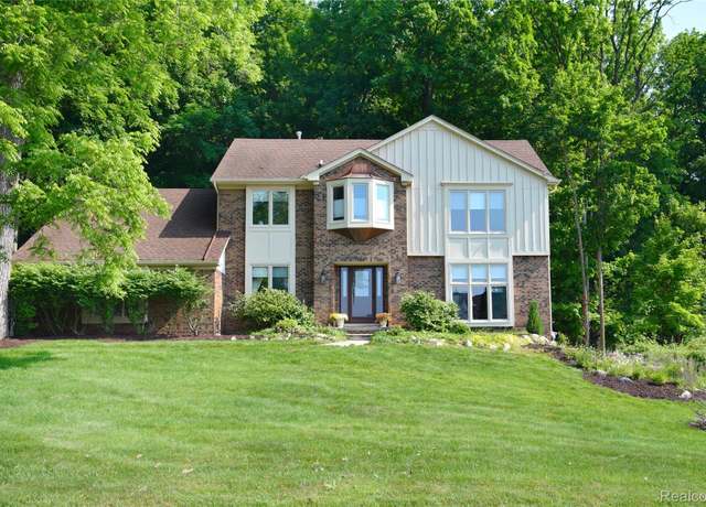 Property at 36780 Chesapeake Rd, Farmington Hills, MI 48335, 4 beds, 3 baths
