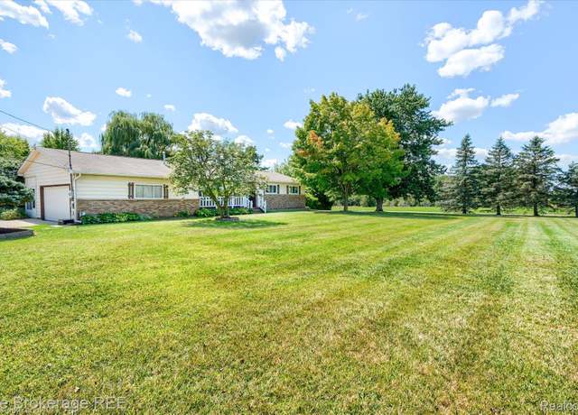 Property at 9050 E Bristol Rd, Davison, MI 48423, 3 beds, 2 baths