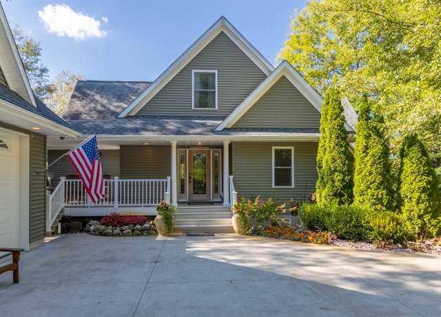 Property at 3518 E Long Lake Rd, Harrison, MI 48625, 5 beds, 4.5 baths