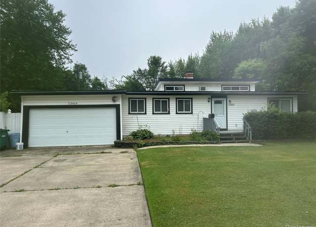 Property at 23424 Urban St, Macomb, MI 48042, 3 beds, 1 bath