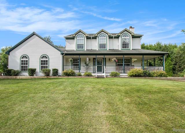 Property at 10448 Faussett Rd, Fenton, MI 48430, 4 beds, 2.5 baths