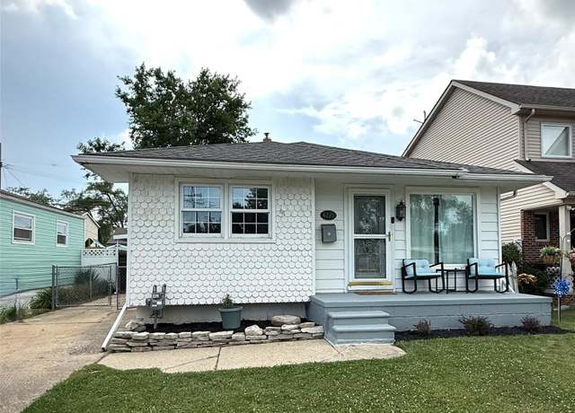 Property at 4220 Burns Ave, Flat Rock, MI 48146, 3 beds, 1 bath