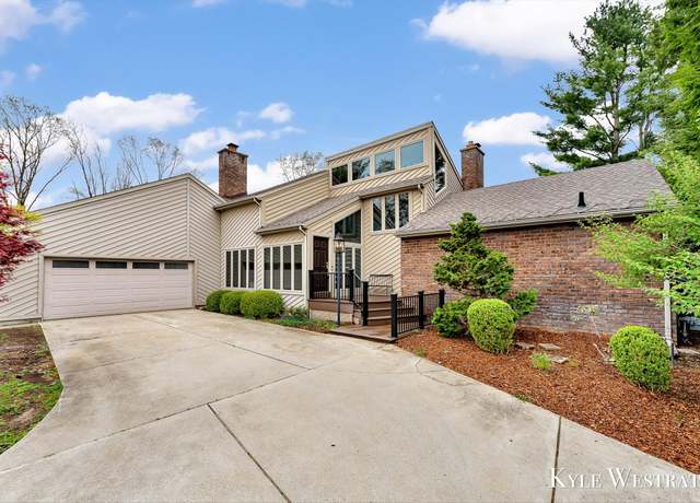 Property at 5220 Swallow Ave, Kalamazoo, MI 49009, 4 beds, 3.5 baths