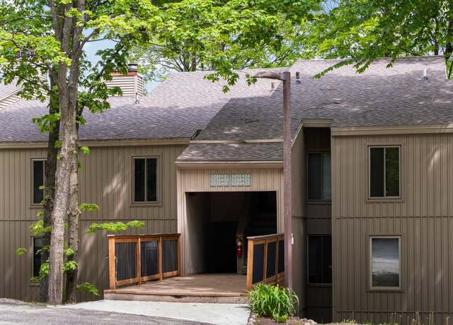 Property at 11276 S Cottonwood Dr, Traverse City, MI 49684, 2 beds, 1.5 baths