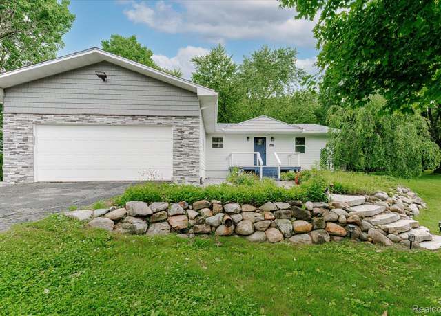 Property at 4072 Mill Lake Rd, Lake Orion, MI 48360, 3 beds, 2.5 baths