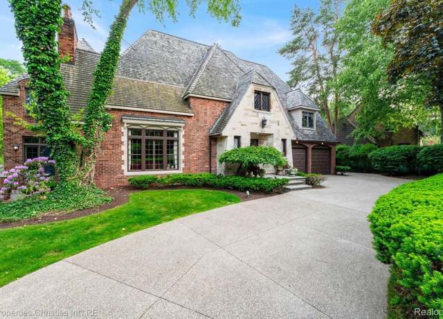 Property at 633 Hawthorne St, Birmingham, MI 48009, 4 beds, 4.5 baths