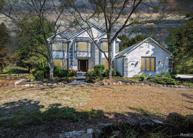 Property at 5386 Buckhorn Lake Rd, Highland, MI 48357, 5 beds, 3.5 baths