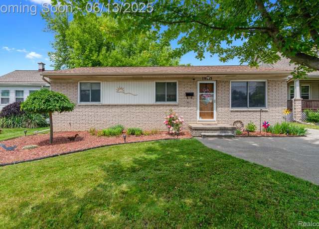 Property at 19233 Martin Rd, Roseville, MI 48066, 3 beds, 2 baths