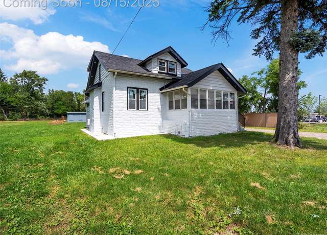 Property at 134 W Auburn Rd, Rochester Hills, MI 48307, 3 beds, 3 baths
