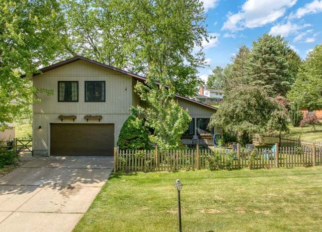 Property at 4523 N Clubview Dr, Adrian, MI 49221, 4 beds, 2.5 baths