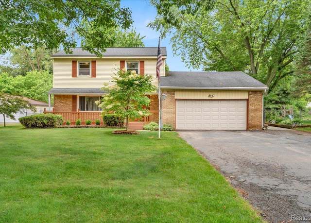Property at 801 Holly Bush Dr, Holly, MI 48442, 4 beds, 2 baths