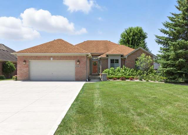Property at 29140 Bay Pointe Dr, Chesterfield, MI 48047, 3 beds, 2.5 baths