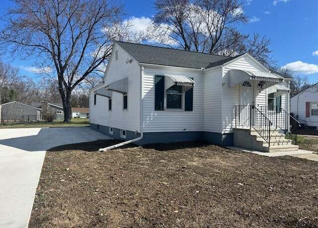 Property at 146 N 27th St, Battle Creek, MI 49015, 3 beds, 2.5 baths