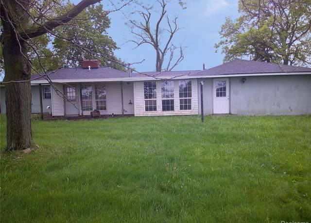 Property at 4755 E Washington Rd, Saginaw, MI 48601, 4 beds, 2 baths