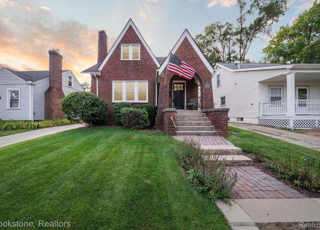 Property at 718 Irving Ave, Royal Oak, MI 48067, 3 beds, 2.5 baths