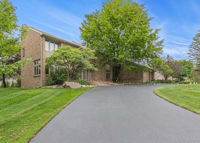 Property at 3870 Glen Falls Dr, Bloomfield Hills, MI 48302, 5 beds, 5 baths