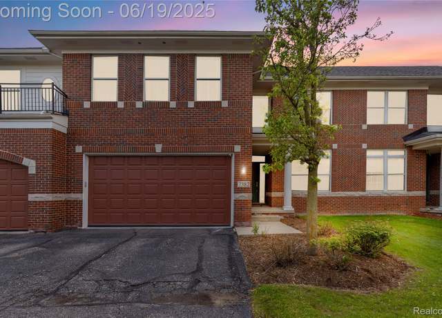 Property at 7382 Gateway Dr, West Bloomfield, MI 48322, 3 beds, 3.5 baths