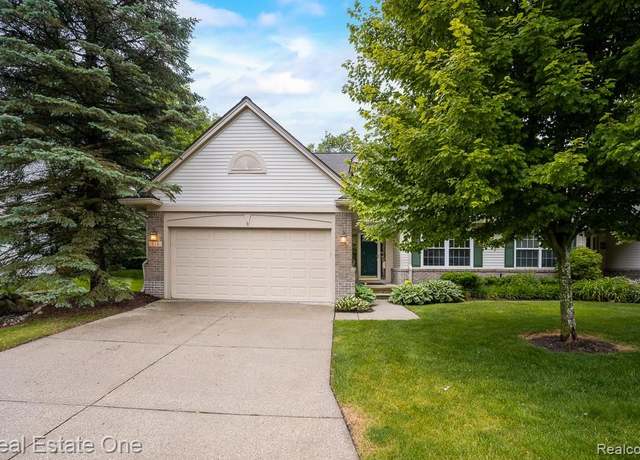 Property at 328 Four Seasons Dr, Lake Orion, MI 48360, 2 beds, 2.5 baths