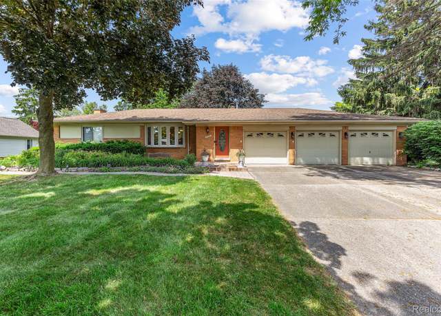Property at 345 Beverly Island Dr, Waterford Charter Township, MI 48328, 3 beds, 3 baths