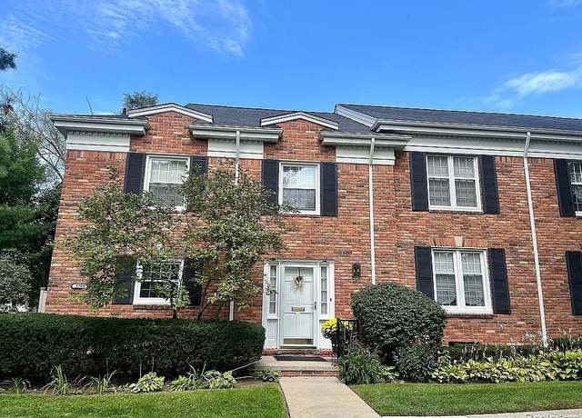 Property at 1760 Trailwood Path, Bloomfield Hills, MI 48301, 3 beds, 2.5 baths