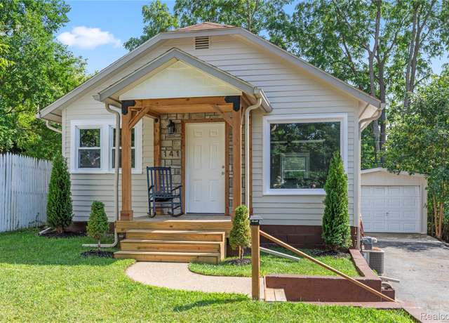 Property at 141 Parkdale Ave, Pontiac, MI 48340, 2 beds, 1 bath