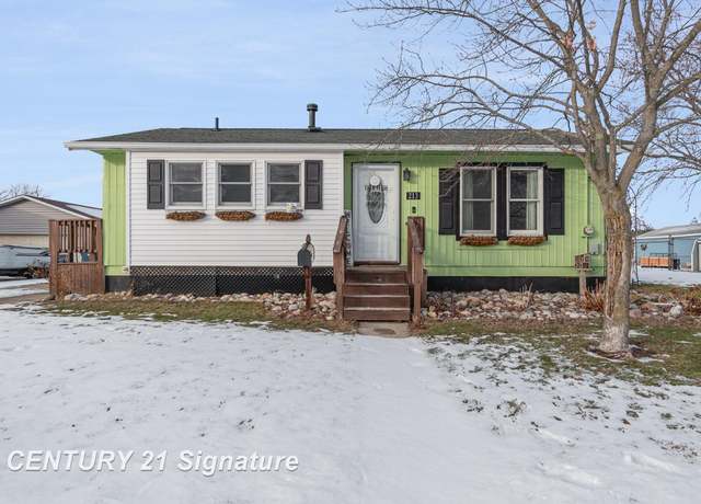 Property at 213 Kirby St, Bay City, MI 48706, 3 beds, 1 bath