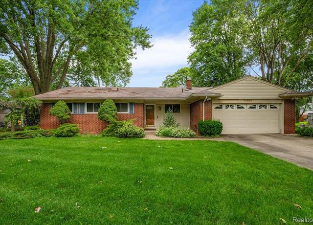 Property at 32460 Dunford St, Farmington, MI 48334, 3 beds, 1.5 baths