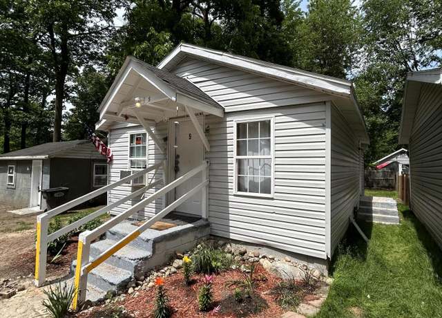 Property at 66476 Oak St, Dowagiac, MI 49047, 2 beds