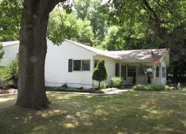 Property at 305 Furlong St, Fenton, MI 48430, 5 beds, 4 baths