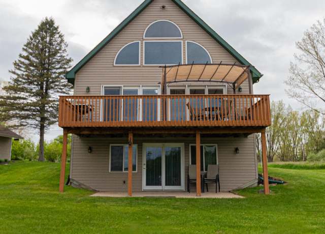 Property at 11417 Pinecrest Dr, Canadian Lakes, MI 49346, 3 beds, 2.5 baths