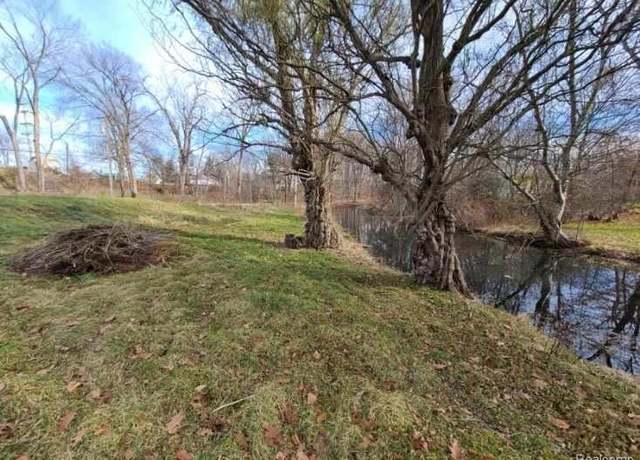 Property at 9731 Portage Trl, White Lake, MI 48386